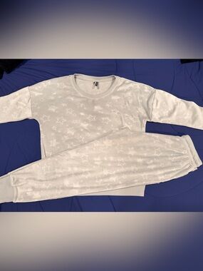 Cozy Star-Print White Women's Pajama Set